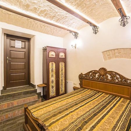 Apartments On Valova 16, On Market Square Lviv Ngoại thất bức ảnh