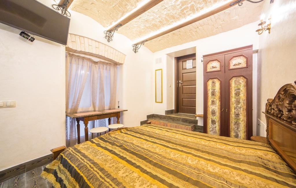 Apartments On Valova 16, On Market Square Lviv Ngoại thất bức ảnh